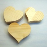 Coeurs en bois à suspendre